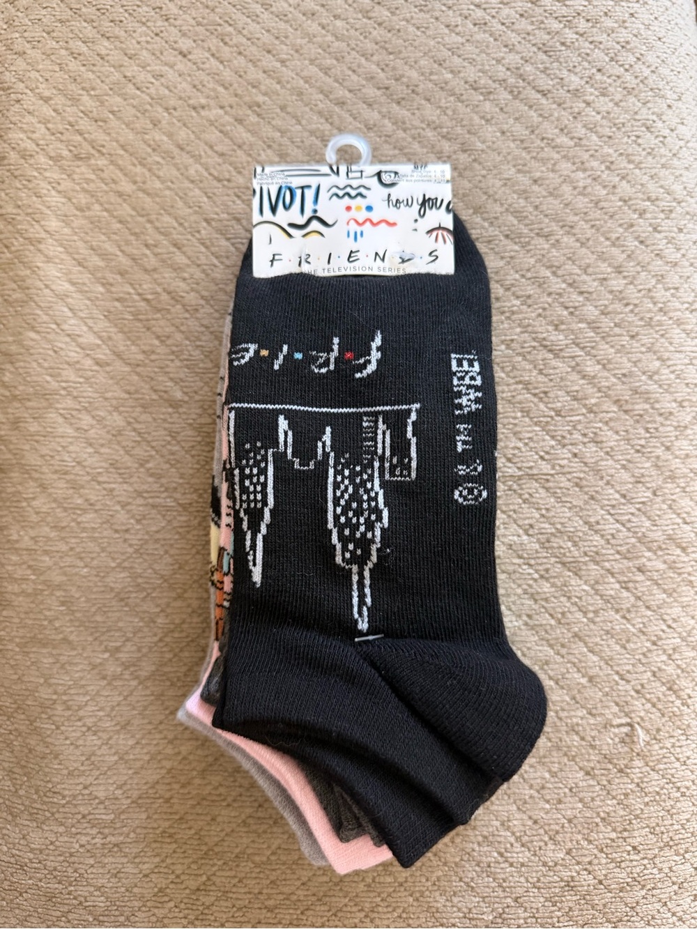 FRIENDS Low-Cut Casual Socks in Black with Pink Accents